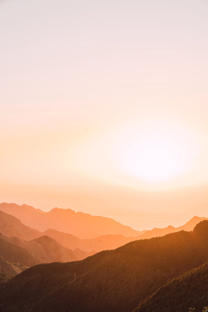 Gut aufgehoben sein - Sonnenaufgang über Berge